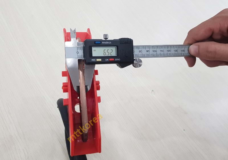Công ty TNHH MTT Hàn Quốc Đầu chổi điện cầu trục 200A 