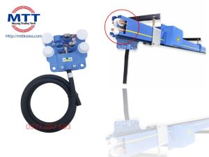 Tay lấy điện hộp kín